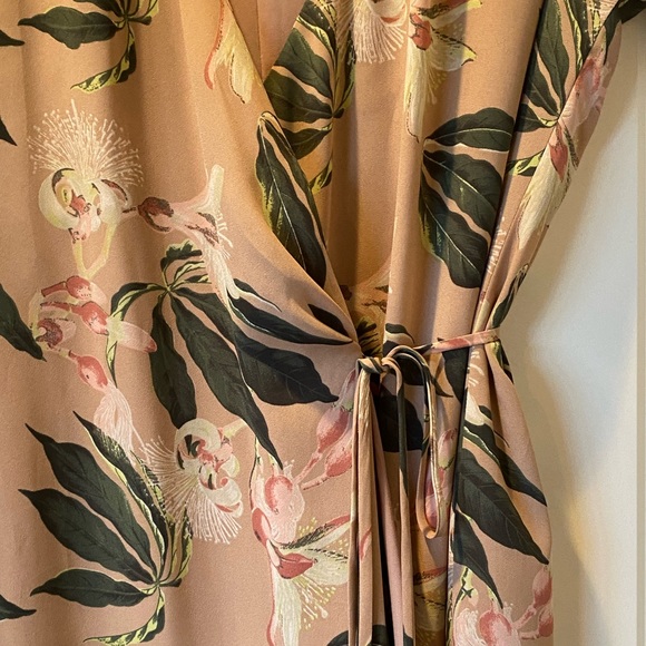 Aritzia Babaton Wallace wrap dress - orchid print - Picture 5 of 5